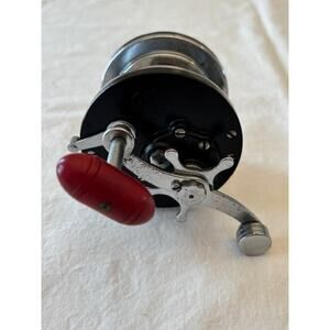 Vintage Penn Long Beach 60 Fishing Reel - Classic Collectible